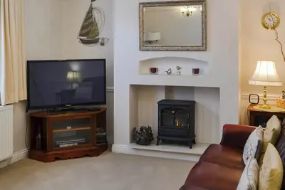 Image de Stay at Seaview Cottage – a cosy, seaside retreat just 100 yards from the beach.