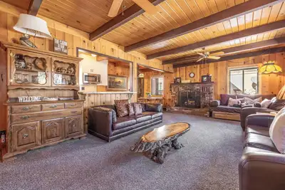 Image de Cozy & Spacious 3 Bedroom 2 bath Mountain Home Retreat