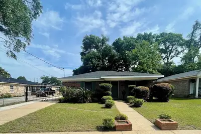Image de Lovely 4-bedroom, 2-bathroom home walking distance from Downtown Mobile