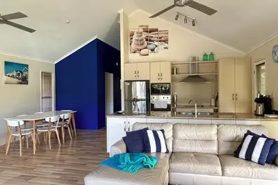 Image de Fridays at Three\nWongaling Beach