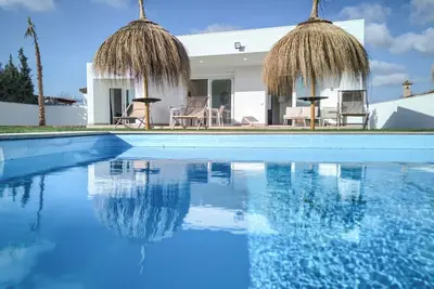 Image de Villa 'Sanctipetri 10 Pax N2 – réservé aux plus de 25 ans' avec piscine privée, Wi-Fi et climatisation