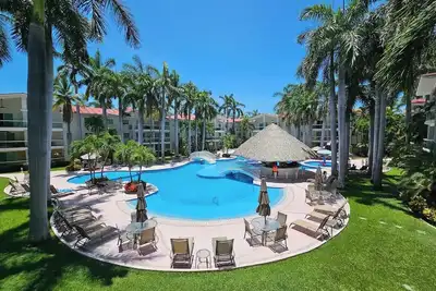 Image de Diamante Lakes Condominium, across the street from Arena Gnp