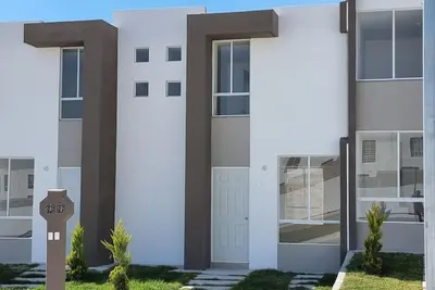 Spacious House. 3 Bedrooms & Parking