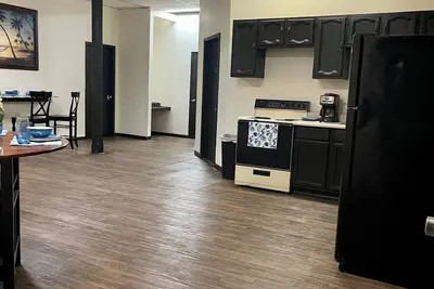 Image de Spacious rooms w\/ in-room Xl Theater, park view next to barber, bar, restaurants