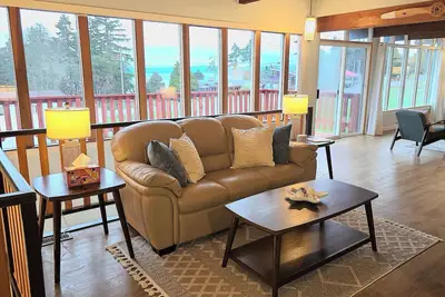 Image de Diamond Point Escape~ Peaceful retreat, Water Views, King Bed & Arcade Game Room