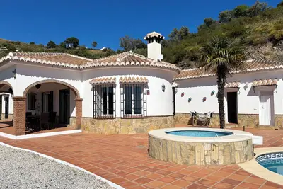 Image de Villa andalouse avec piscine, vue mer & montagne, et couchers de soleil superbes