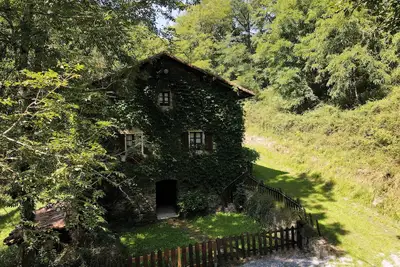 Image de Charming restored traditional Navarrese farmhouse from 1800, in the Baztan region.
