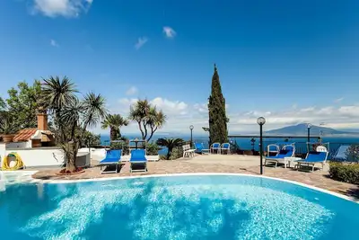 Image de Villa à Sorrente avec 5 chambres à coucher, 12 couchages
