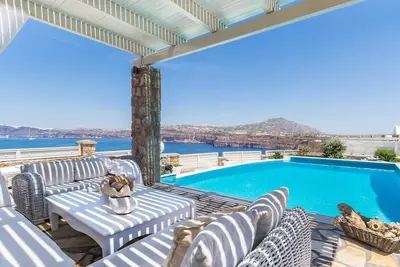 Villa à Fira avec 5 chambres à coucher, 10 couchages