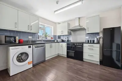 Image de New 4 Bedroom House Wifi&Parking