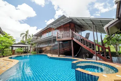4 Br Royal Boat Pool Villa – Pattaya's Hidden Haven