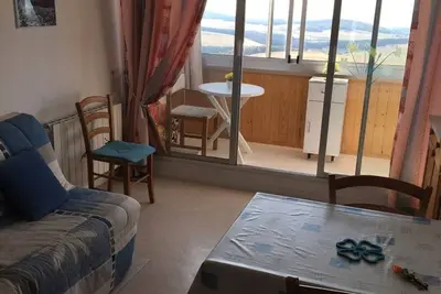 Image de Studio avec loggia à Super Besse, proche des pistes