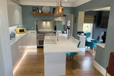 Image de Fabulous fun family house in Templenewsam, Leeds. Entertainment space galore.