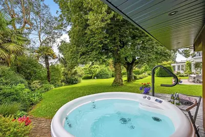 Image de Amberley country retreat with hot tub, gym & stunning gardens