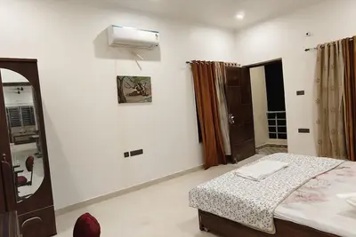Image de Lux 3-Bedroom Villa with Balconies, Gym & Private Parking – Peaceful Yet Central