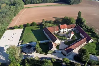 Image de Maison de campagne chic au cœur d’un manoir du 13è siècle et d’une écurie de Cso