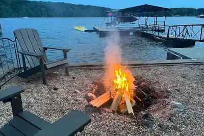 Image de Lake it Easy Waterfront Sunset Views, Firepit, Dock, King Bed