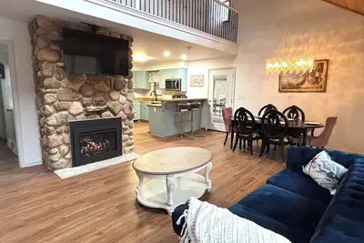 Image de House - 1 minute to Alpine Valley Ski Hill. 5 acres with fireplace