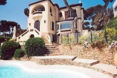 Image de Elegant Cap d'Antibes Residence with Sea View, Pool and Gardens