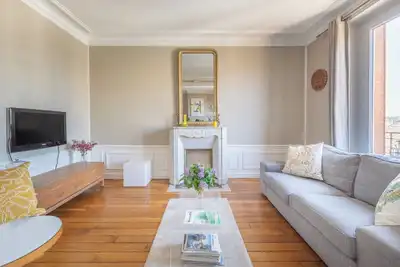 Image de Appartement hausmannien charme à 15 minutes de Paris