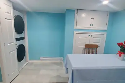 Image de Spacious in quiet Family friendly neighborhood near Mall has free parking &WiFi.