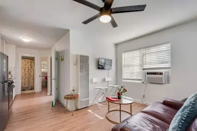 Image de Cozy Retreat/Tiny House - Near At&T Stadium