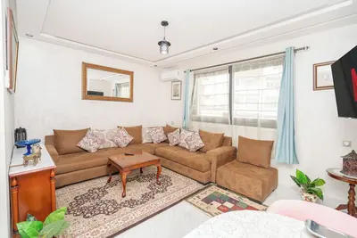 Image de Appartement Haut de Gamme avec Grand Balcon au Cœur de la Ville