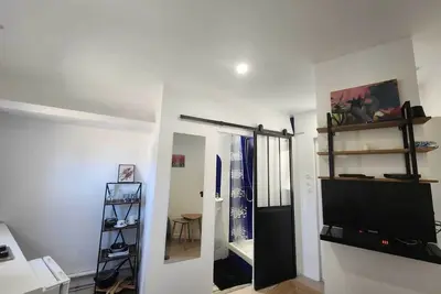 Studio dans une tour mythique sur l’eau à l'entrée de Porte Grimaud avec parking