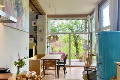 Image de Bright, quiet apartment with terrace and large natural garden. Lake and train station nearby