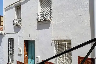 Image de Characteristic Andalusian townhouse, a peaceful retreat under the Spanish sun.