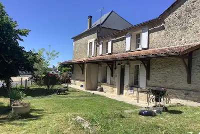 Image de Maison en pierre tout confort idéale pour les vacances en famille ou entre amis