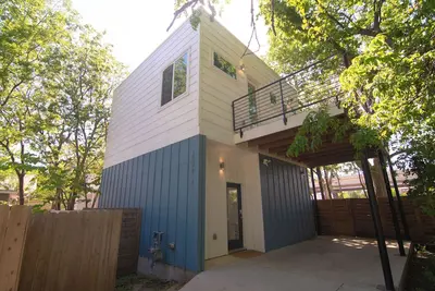 Image de 2 Minutes to Ut & 8 min to Downtown: Pets Ok + Free Bkfast & Coffee