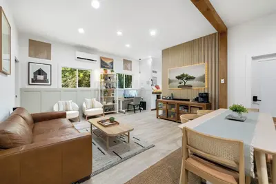 Image de All New! -Barnhaus-Spa+11 Acres+Ev+Gym+Lake Access