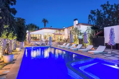 Image de Experience Ultimate Luxury at Our Private Mediterranean Villa with Pool and Gym