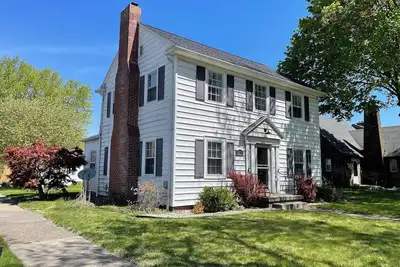 3-bedroom house 2 blocks from Mgh on wonderful family-friendly street!