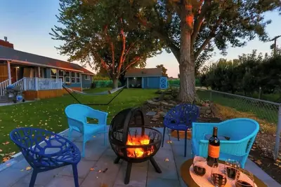 Image de Cottage in The Rocks/\nRemodeled Bungalow nestled in the Vineyards & Orchards