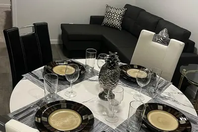 Image de New beautiful legal basement suite in seton