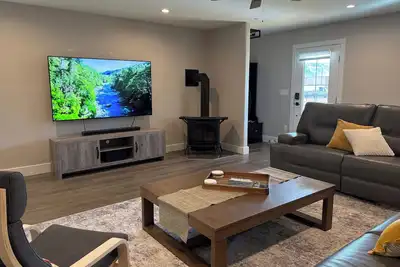 Image de King Suites -Heated Garage; Walk to Main St. and trails. 30 min to Crested Butte