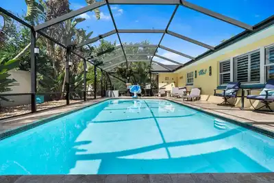 Image de New - Coastal Luxury, Heated Pool, 5 Min to Beach, Pet Friendly