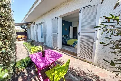 Image de Proche Océan, forêt et commerces by Interhome