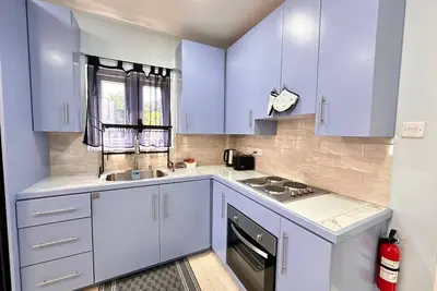 Image de 2-bedroom apt in St George's with Ac, WiFi, parking, near city, beach, stadium