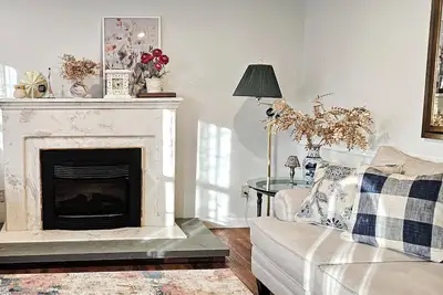 Image de Rustic Cape Home- Walk to Lake, Fenced, A/C, Pet, Craigville