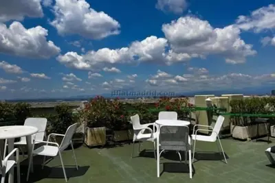 Image de Chic Loft Studio avec Vue sur la Ville et Piscine sur le Toit