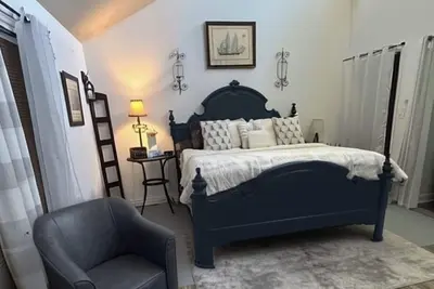 Image de Charming 1-bedroom apartment Tranquil Pondside- 5mins from downtown