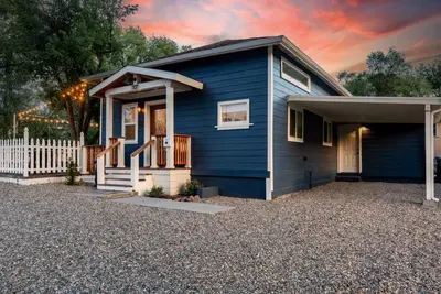 Image de The Downtown Aubrey House Unit A