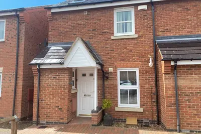 Image de Location, Parking, Amenities, Playground: The Full House, 5 minutes from Station