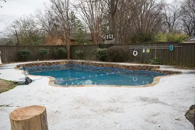 Image de Luxurious 6- Br Mansion with Pool - Near Germantown, Fully Fenced Backyard.