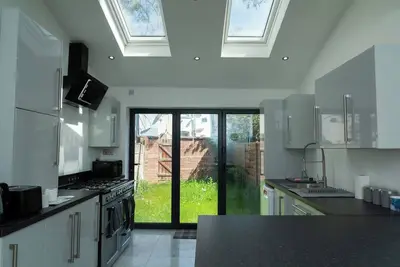 Image de 4 Bed Failsworth Home, 2. 5 Bathrooms including Free Parking, Workspaces