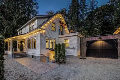 Image de The House at Richardson Creek- 20 bed Amenity Rich Dutch Colonial Farmhouse