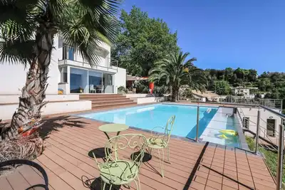 Maison californienne avec piscine proche de Nice